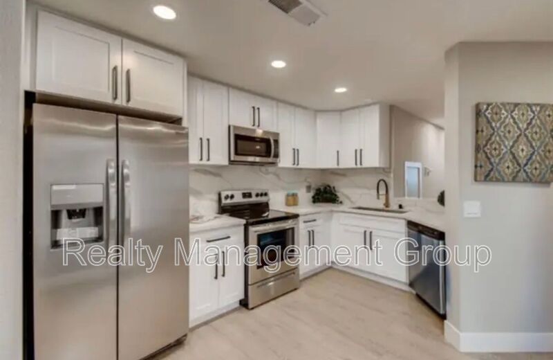 $3,700 - 3 Bed / 2.5 Bath Upgraded Townhome in The Knolls Community property image