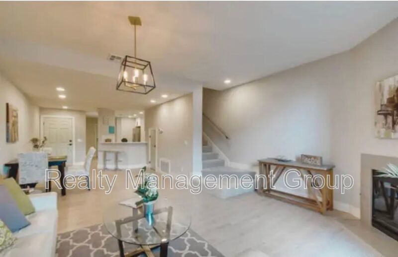 $3,700 - 3 Bed / 2.5 Bath Upgraded Townhome in The Knolls Community property image