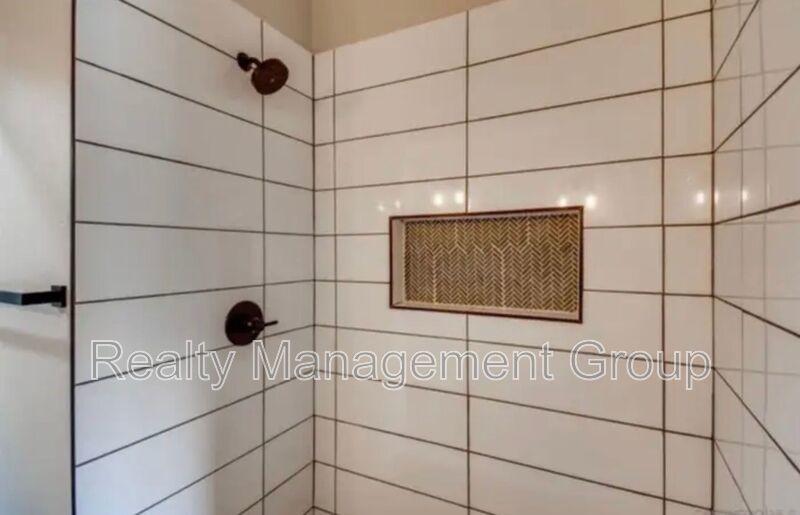 $3,700 - 3 Bed / 2.5 Bath Upgraded Townhome in The Knolls Community property image